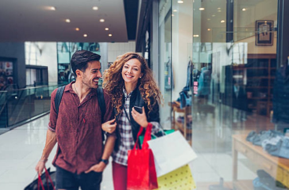 A Chance Encounter in a Clothing Store” 🛍️✨
